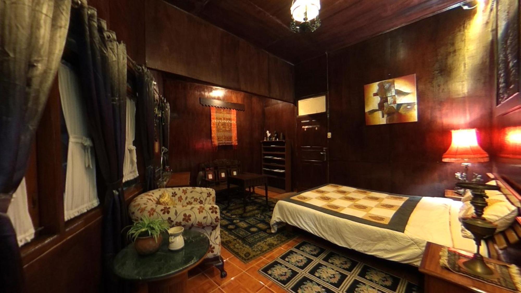 Badjoeri Ethnic Wooden Homestay Bandung Zimmer foto
